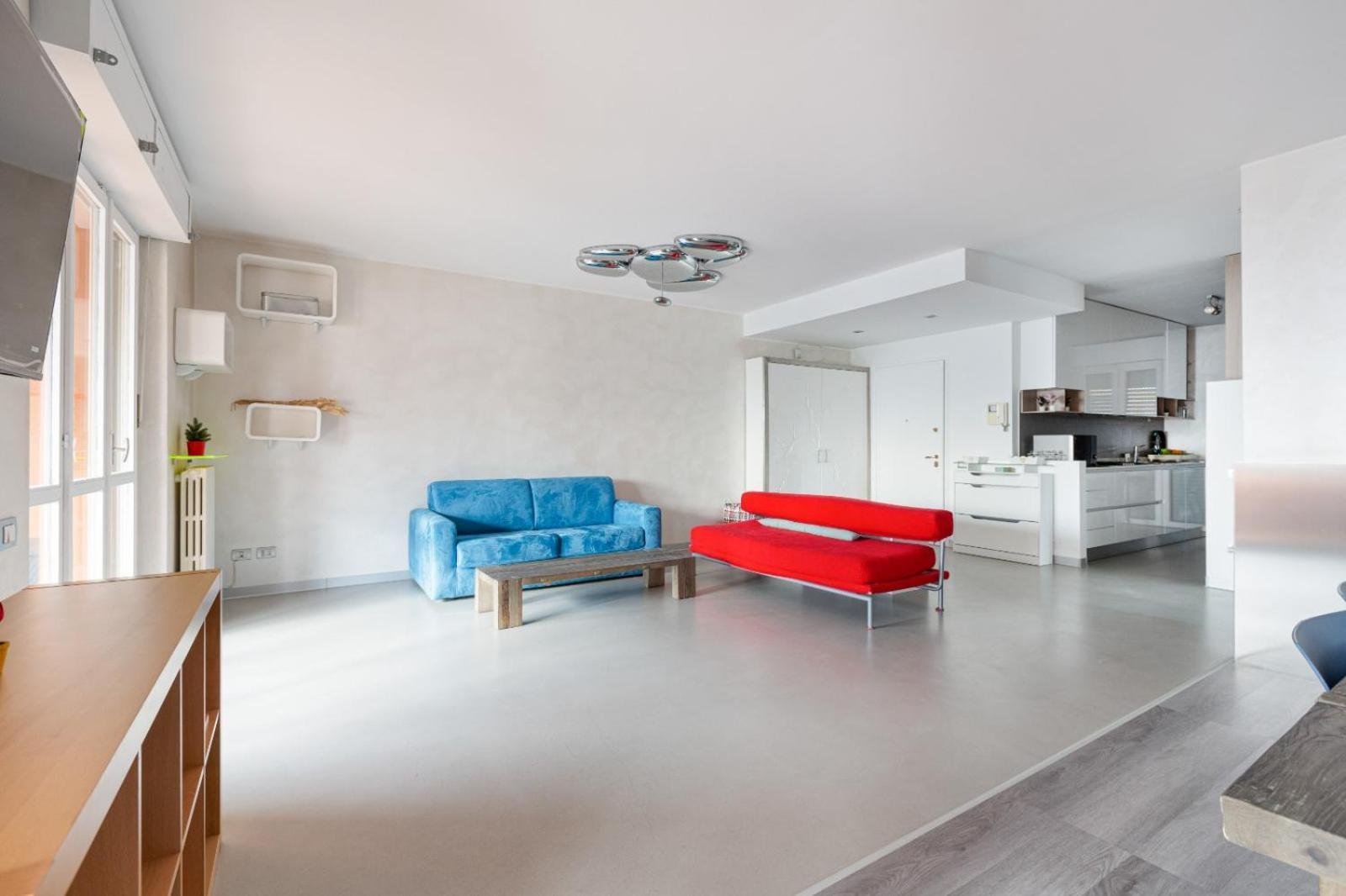 Bright With Balcony And Terrace Mailand