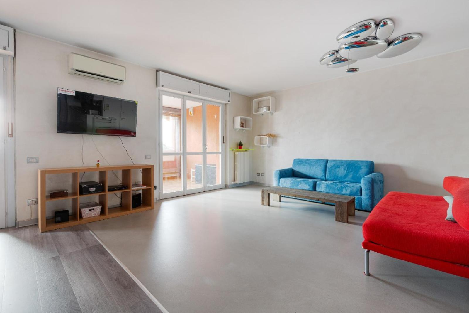 Bright With Balcony And Terrace Appartamento
