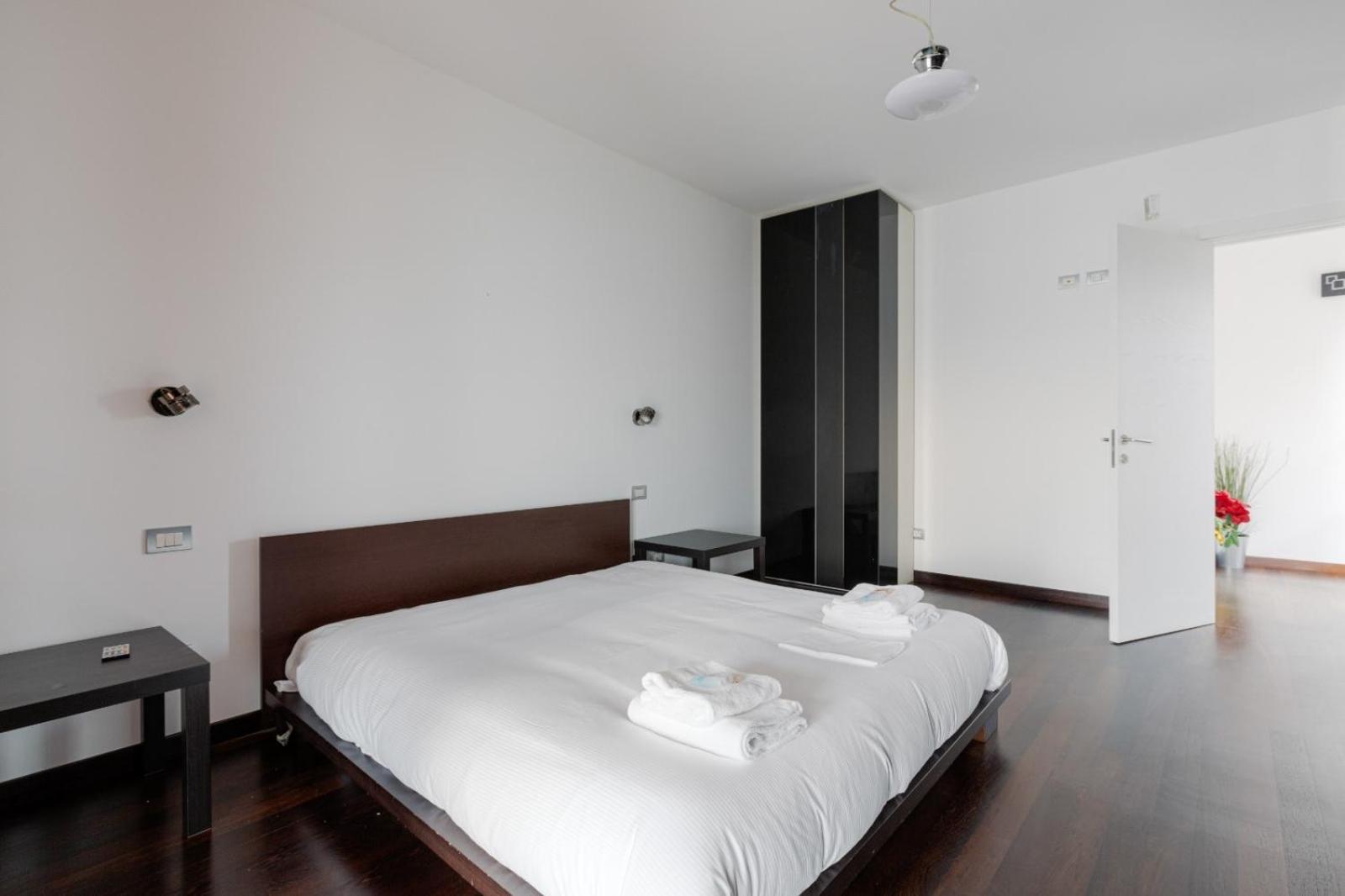 Bright With Balcony And Terrace Mailand